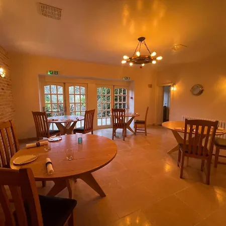 Hotel Ox Pasture Hall 4*