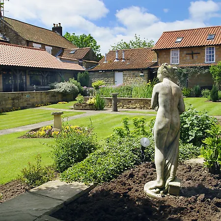 Hotel Ox Pasture Hall 4*